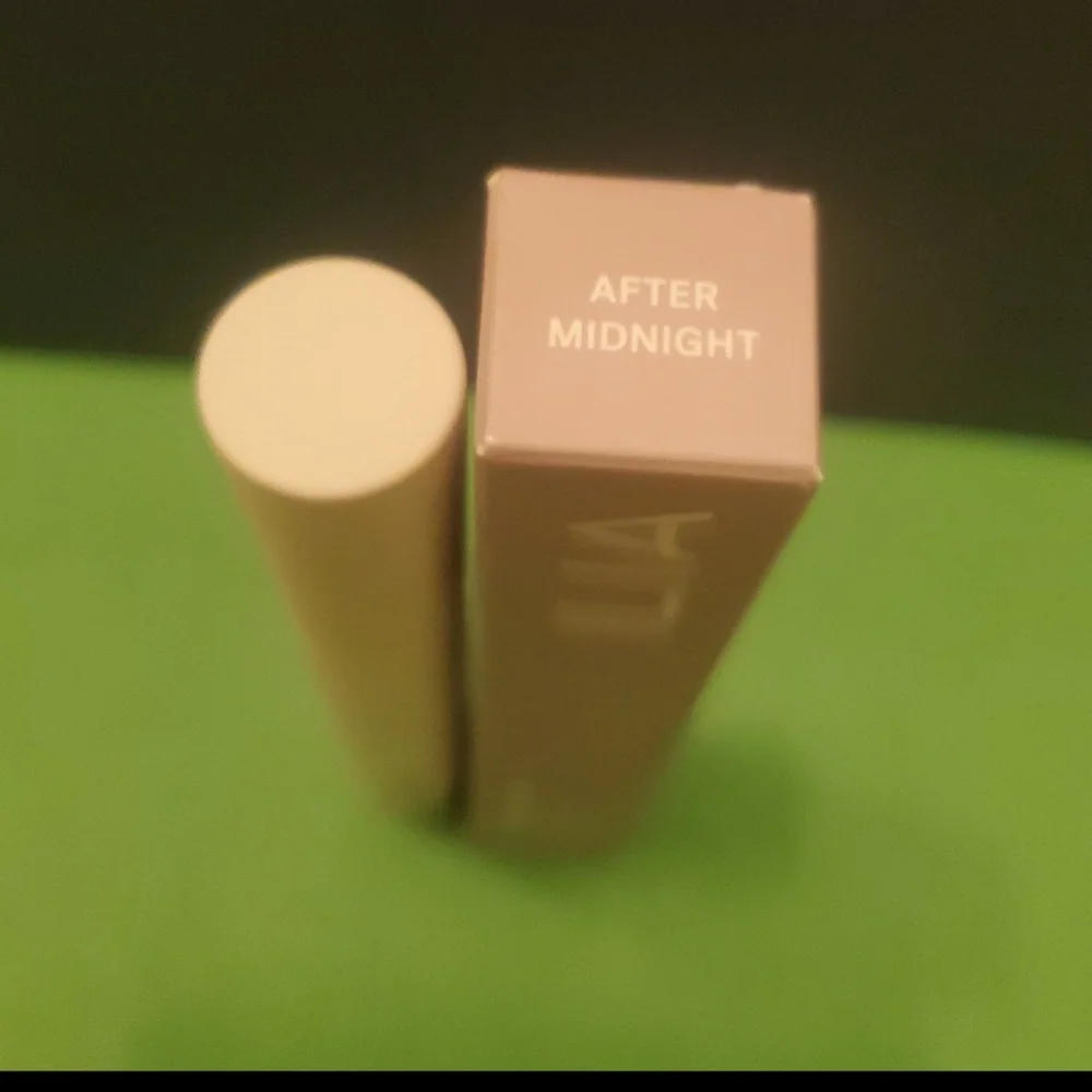 ILIA Limitless Lash Lengthening Clean Mascara After Midnight - soft black.